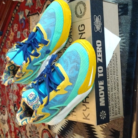 NWT Kyrie 8 GO SE (GS) size 7Y - Picture 1 of 8